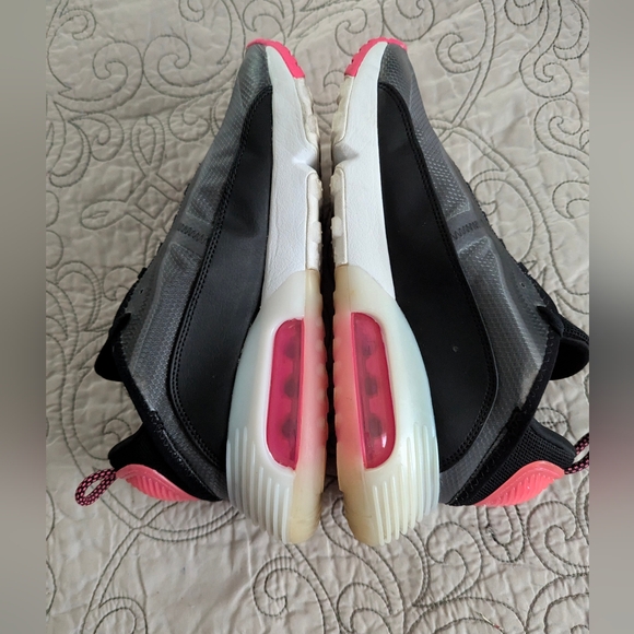 Nike Air Max 2090 Sneakers - Picture 11 of 14